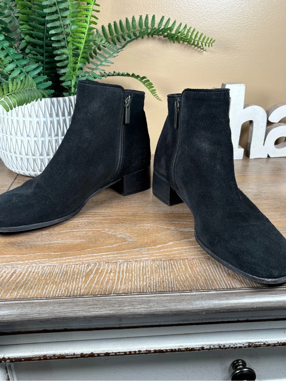 Aquatalia Women's Black Fuoco Suede Bootie Shoes Size 11